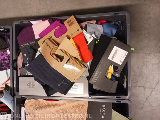 Partij diverse materiaal- en kleurstalen - afbeelding 2 van  21