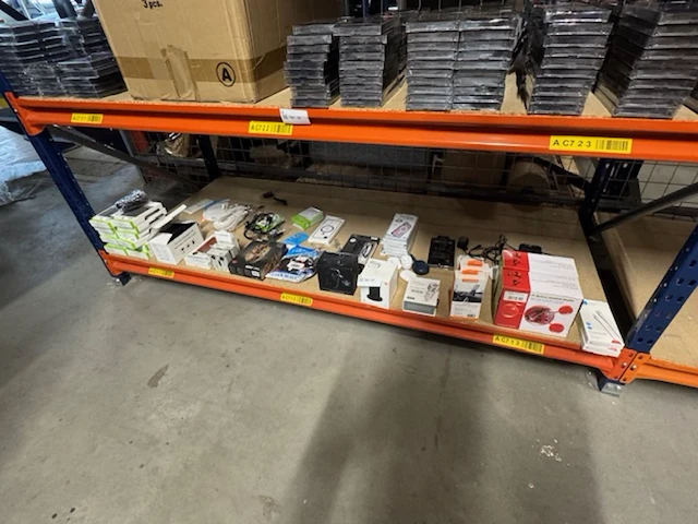 Partij diverse mobiele telefoonaccessoires - afbeelding 1 van  13