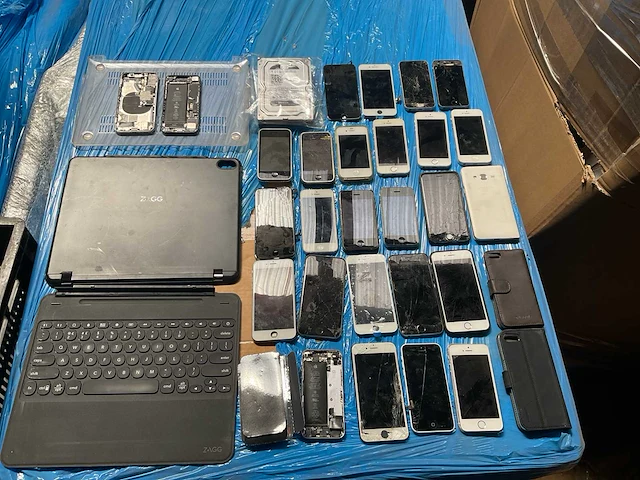 Partij diverse mobiele telefoons - afbeelding 1 van  9