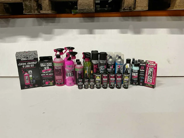 Partij diverse muc-off fietsonderhoud items (32x) - afbeelding 1 van  8
