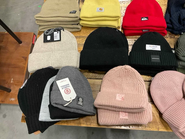 Partij diverse mutsen o.a carhartt/quiksilver/roxy/rebelrose (106x) - afbeelding 10 van  15
