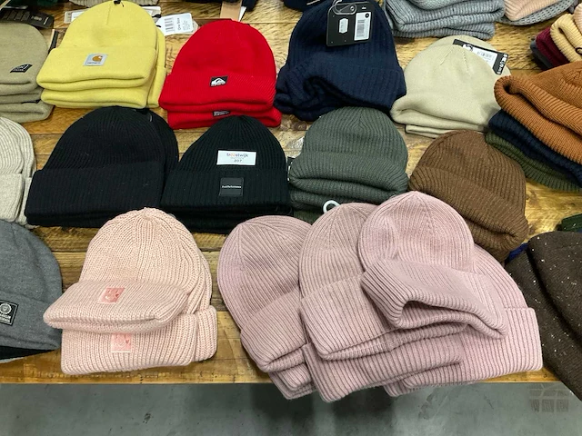 Partij diverse mutsen o.a carhartt/quiksilver/roxy/rebelrose (106x) - afbeelding 12 van  15