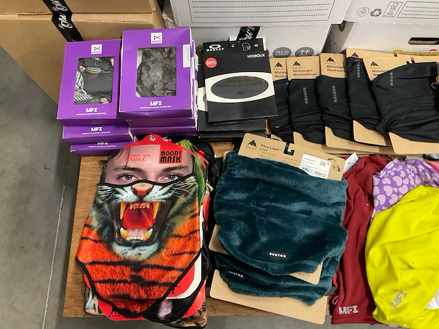 Partij diverse nekwarmers/balaclavas o.a dakine/burton/roxy (68x) - afbeelding 8 van  14
