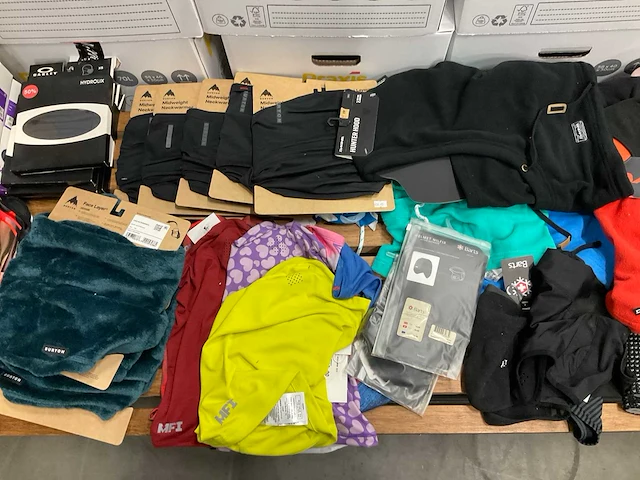 Partij diverse nekwarmers/balaclavas o.a dakine/burton/roxy (68x) - afbeelding 9 van  14