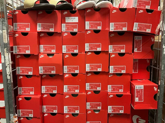 Partij diverse nike slippers (164x) - afbeelding 5 van  5