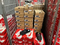 Partij diverse nike slippers (43x) - afbeelding 1 van  4