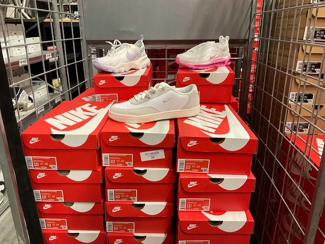 Partij diverse nike sneakers (38x) - afbeelding 1 van  5