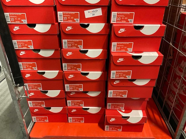 Partij diverse nike sneakers (38x) - afbeelding 2 van  5
