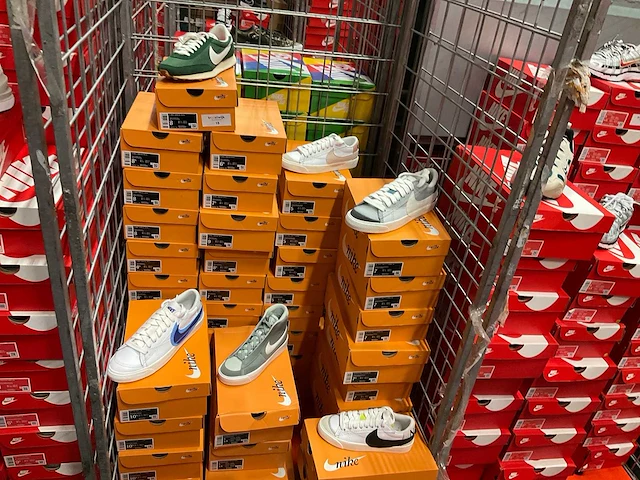Partij diverse nike sneakers (45x) - afbeelding 1 van  7