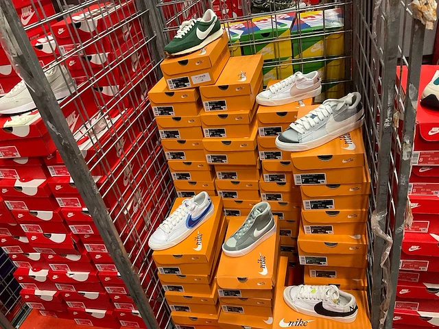 Partij diverse nike sneakers (45x) - afbeelding 2 van  7