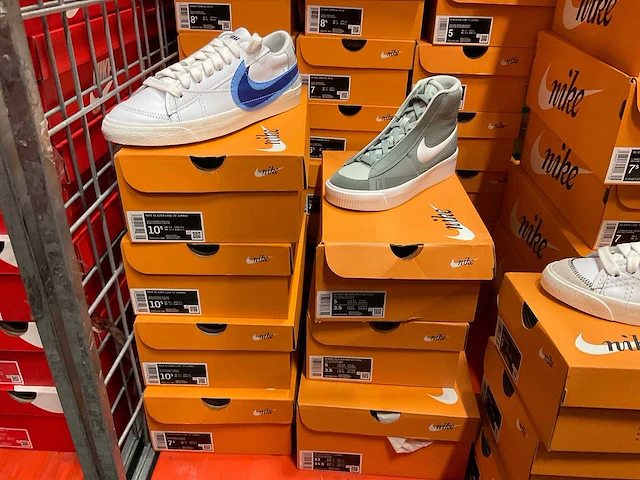 Partij diverse nike sneakers (45x) - afbeelding 6 van  7