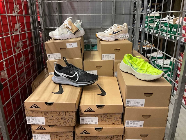Partij diverse nike sneakers (45x) - afbeelding 1 van  7