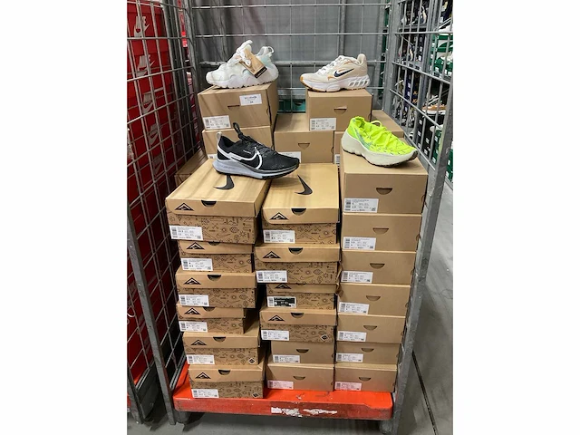 Partij diverse nike sneakers (45x) - afbeelding 2 van  7