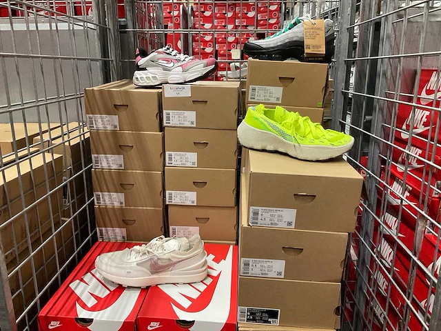 Partij diverse nike sneakers (52x) - afbeelding 1 van  6