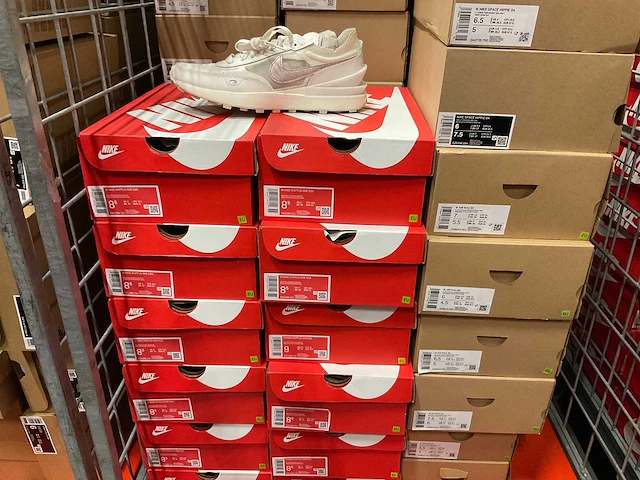 Partij diverse nike sneakers (52x) - afbeelding 2 van  6