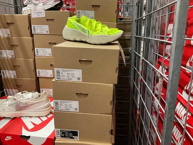 Partij diverse nike sneakers (52x) - afbeelding 3 van  6
