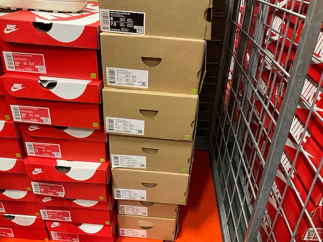 Partij diverse nike sneakers (52x) - afbeelding 4 van  6