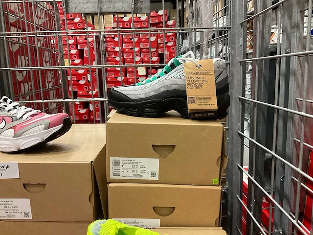 Partij diverse nike sneakers (52x) - afbeelding 6 van  6