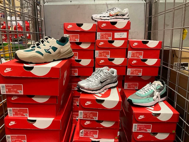 Partij diverse nike sneakers (55x) - afbeelding 1 van  5