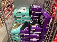 Partij diverse nike sneakers (57x) - afbeelding 1 van  5