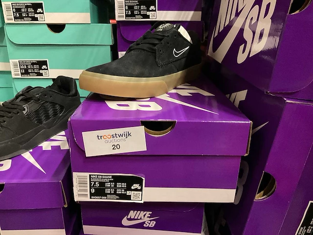 Partij diverse nike sneakers (57x) - afbeelding 3 van  5