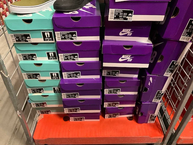 Partij diverse nike sneakers (57x) - afbeelding 5 van  5