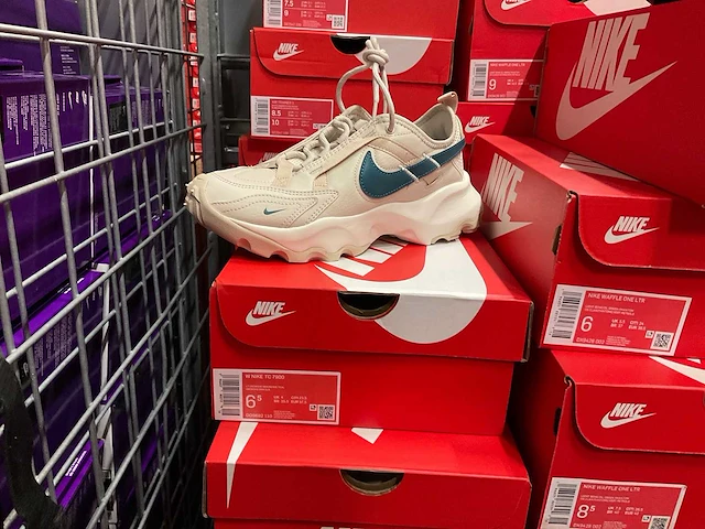 Partij diverse nike sneakers (58x) - afbeelding 5 van  6