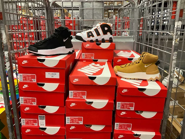 Partij diverse nike sneakers (60x) - afbeelding 1 van  7