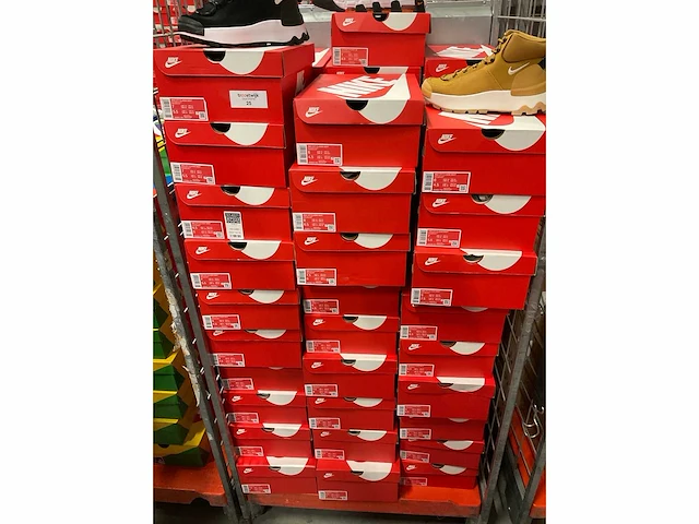 Partij diverse nike sneakers (60x) - afbeelding 2 van  7