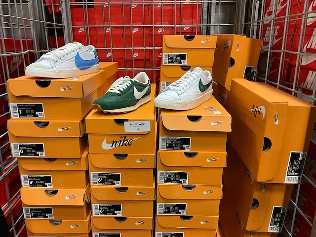 Partij diverse nike sneakers (69x) - afbeelding 1 van  5