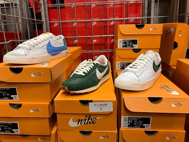 Partij diverse nike sneakers (69x) - afbeelding 2 van  5