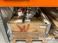 Partij diverse (nood)verlichting - afbeelding 6 van  22