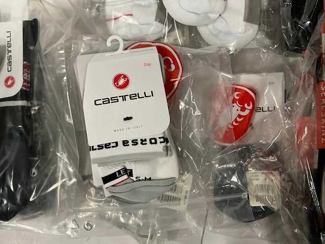 Partij diverse o.a castelli/assos/sealskinz fietssokken (67x) - afbeelding 2 van  17