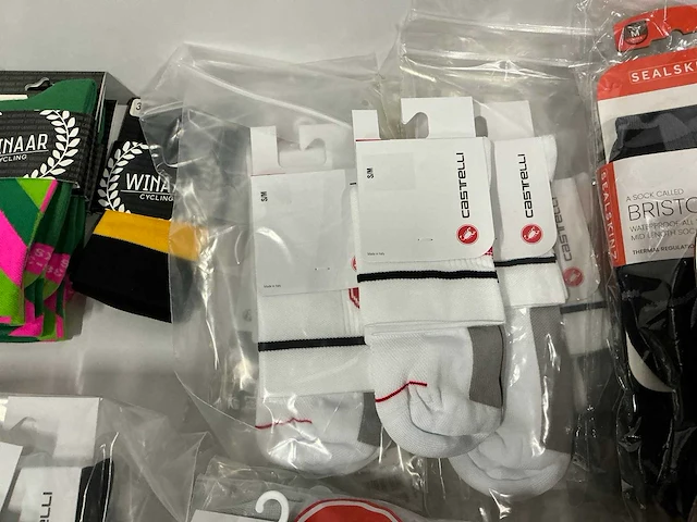Partij diverse o.a castelli/assos/sealskinz fietssokken (67x) - afbeelding 4 van  17