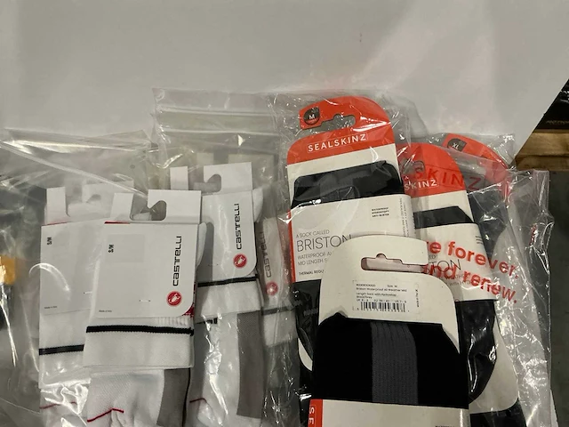 Partij diverse o.a castelli/assos/sealskinz fietssokken (67x) - afbeelding 7 van  17