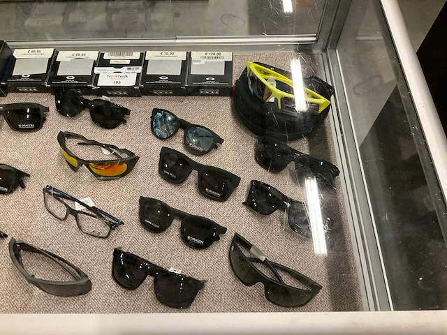 Partij diverse o.a oakley/dragon zonnebrillen/lenzen (32x) - afbeelding 2 van  7