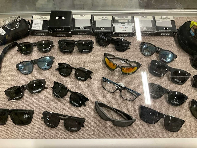 Partij diverse o.a oakley/dragon zonnebrillen/lenzen (32x) - afbeelding 3 van  7