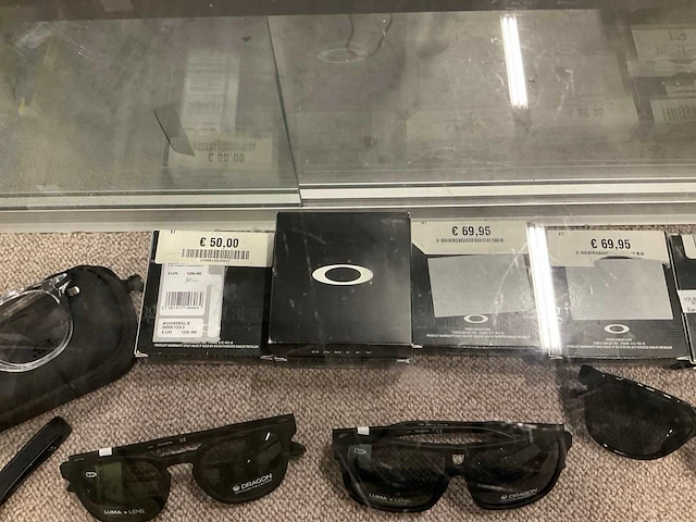Partij diverse o.a oakley/dragon zonnebrillen/lenzen (32x) - afbeelding 6 van  7