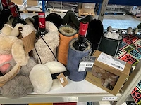 Partij diverse o.a oorwarmers/flessenjasjes/etc (48x) - afbeelding 2 van  8