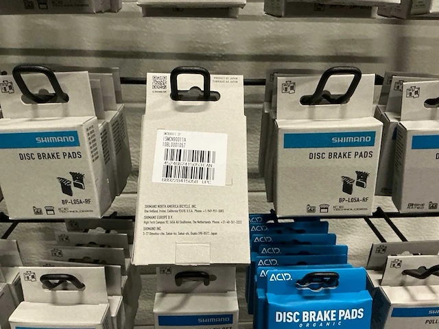 Partij diverse o.a shimano disc brake pads/ spd cleat sets / overige (194x) - afbeelding 9 van  24