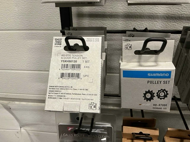 Partij diverse o.a shimano disc brake pads/ spd cleat sets / overige (194x) - afbeelding 11 van  24