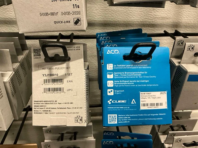 Partij diverse o.a shimano disc brake pads/ spd cleat sets / overige (194x) - afbeelding 13 van  24