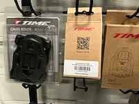 Partij diverse o.a shimano disc brake pads/ spd cleat sets / overige (194x) - afbeelding 15 van  24