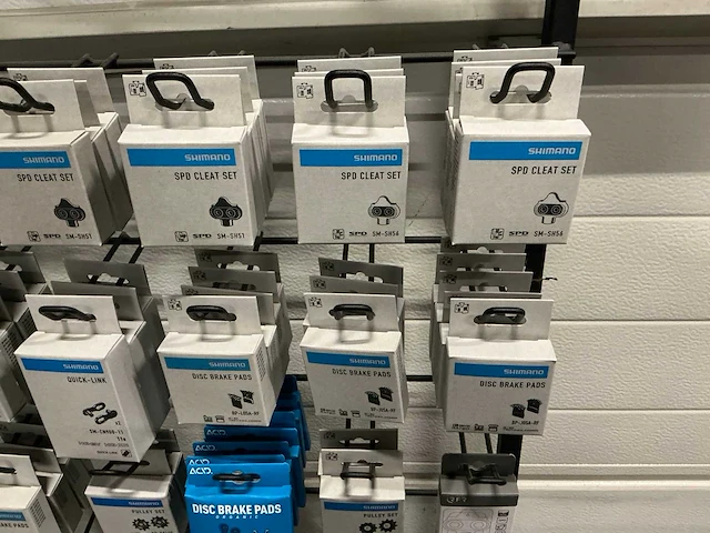 Partij diverse o.a shimano disc brake pads/ spd cleat sets / overige (194x) - afbeelding 20 van  24