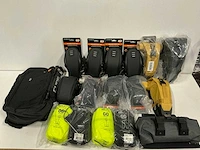 Partij diverse o.a sks/evoc/agu fiets tasjes/rain essentials (15x) - afbeelding 1 van  11