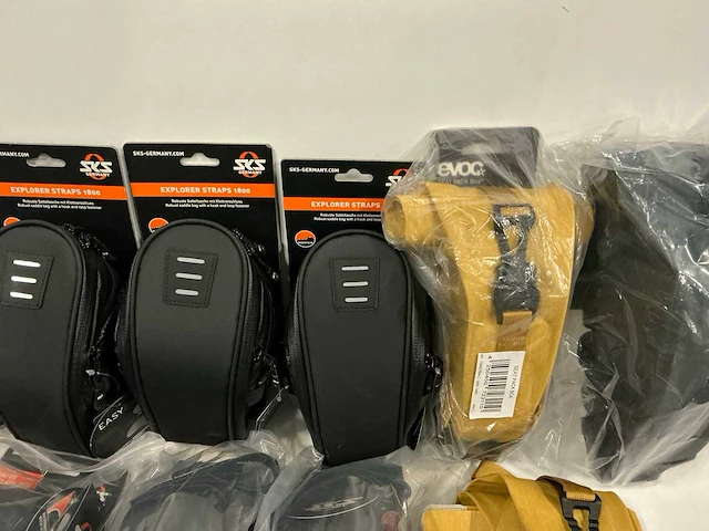 Partij diverse o.a sks/evoc/agu fiets tasjes/rain essentials (15x) - afbeelding 7 van  11