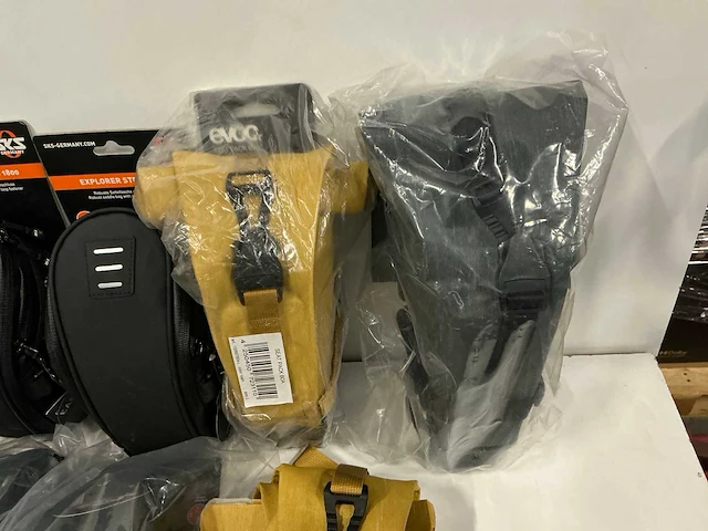 Partij diverse o.a sks/evoc/agu fiets tasjes/rain essentials (15x) - afbeelding 8 van  11