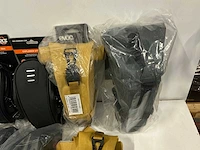 Partij diverse o.a sks/evoc/agu fiets tasjes/rain essentials (15x) - afbeelding 8 van  11