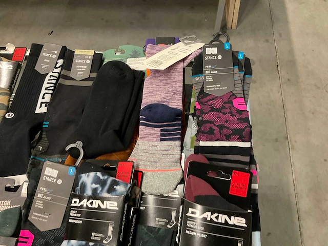 Partij diverse o.a stance/dakine/monsroyale sokken (48x) - afbeelding 15 van  15