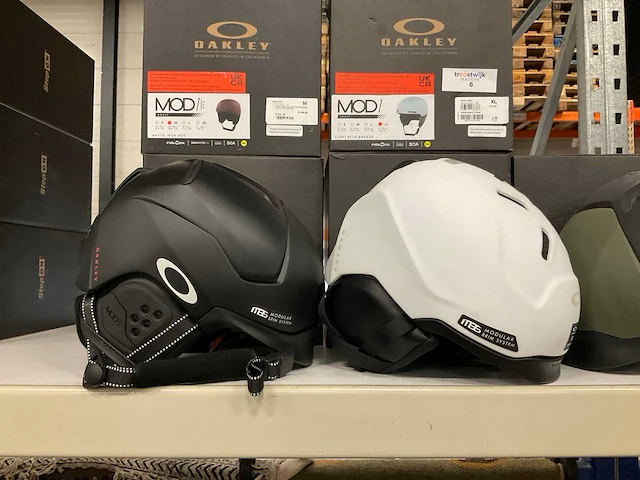 Partij diverse oakley ski/snowboard helmen (8x) - afbeelding 3 van  7